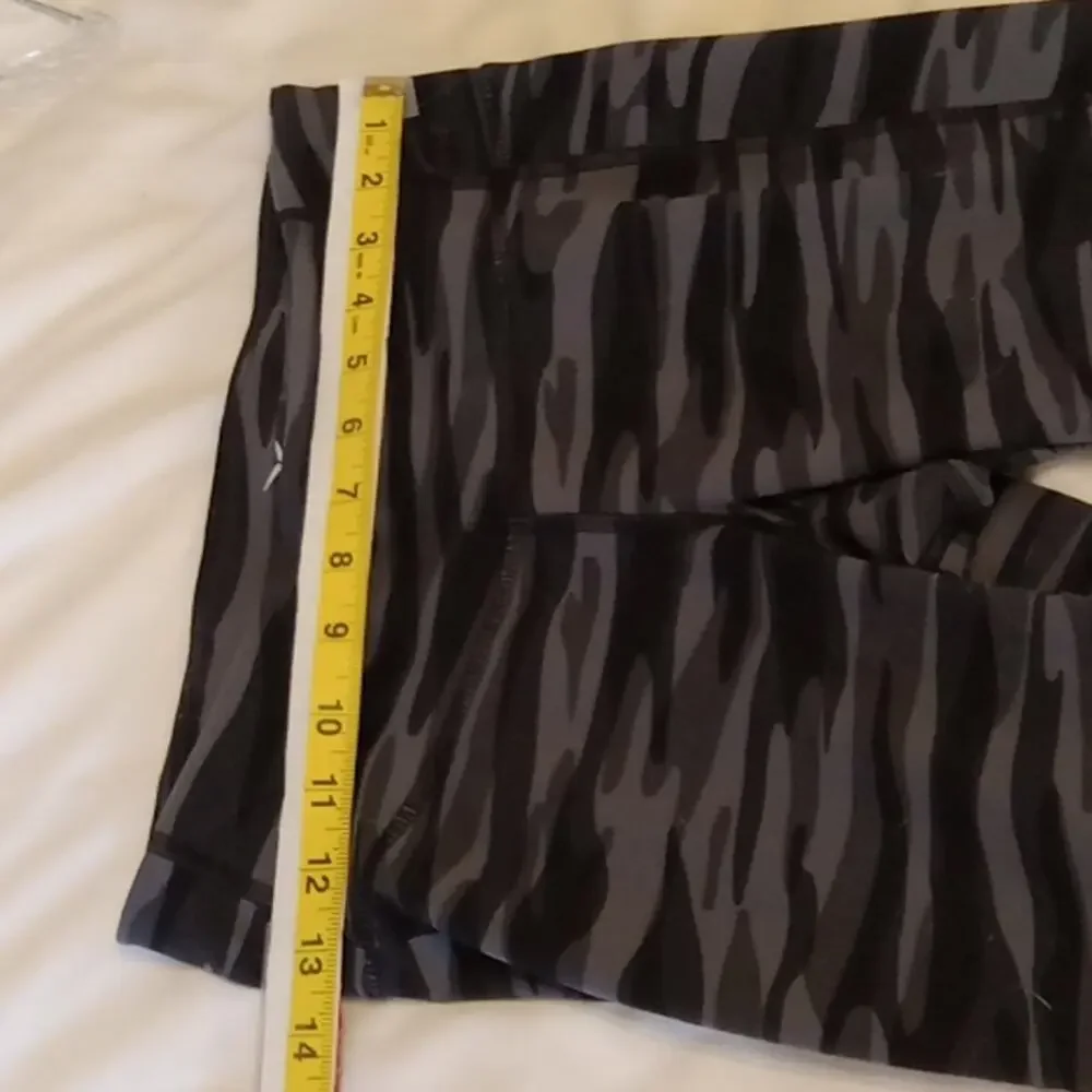 Old Navy Active Women's Medium Camo Print Leggings. Activewear Comfortable
